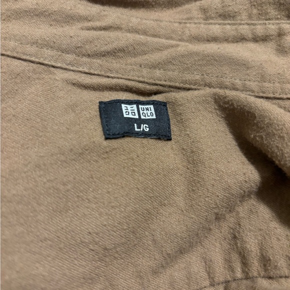 2 Uniqlo men’s button up dress shirts size large (worn) (both colours included) - Picture 3 of 7
